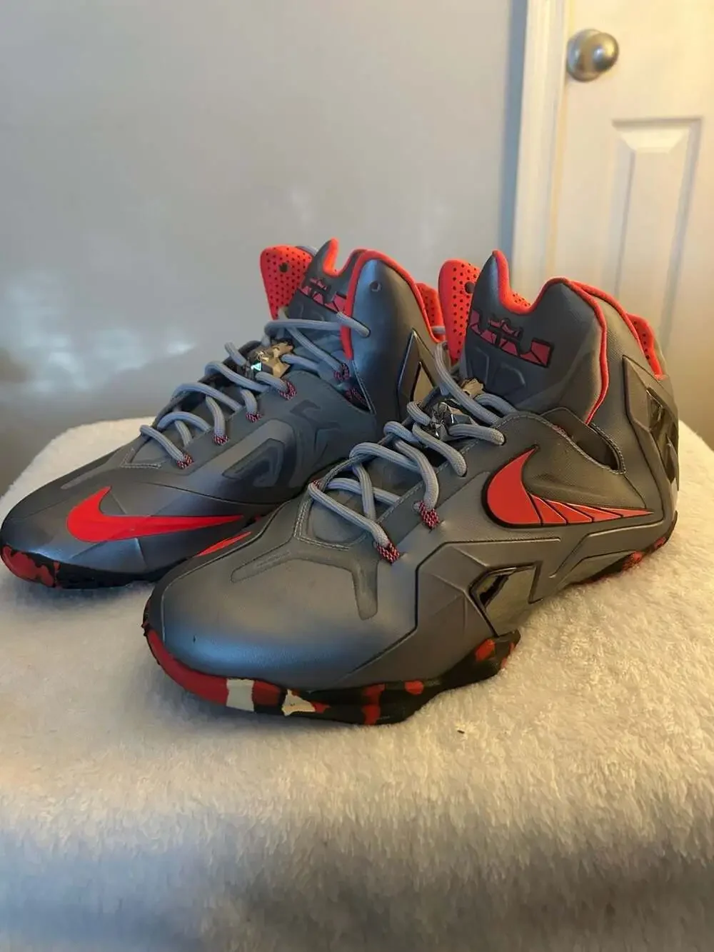Nike LeBron 11 Elite Basketball Shoes Size 9.5